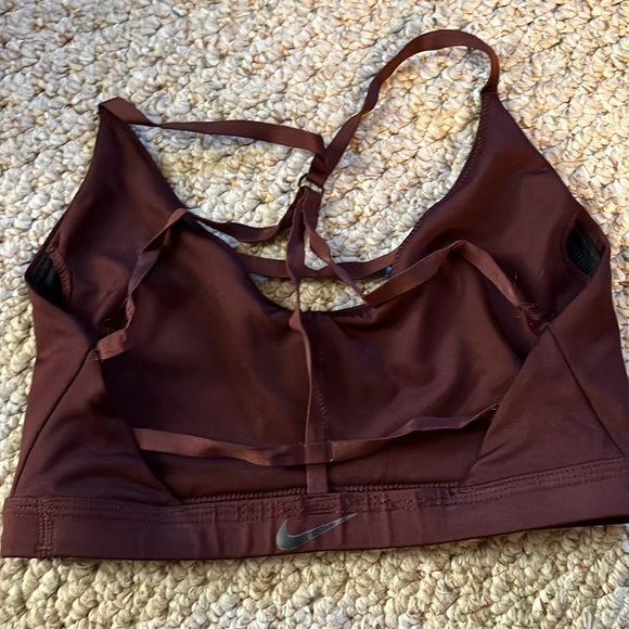 Scrappy Nike bra - Picture 2 of 2